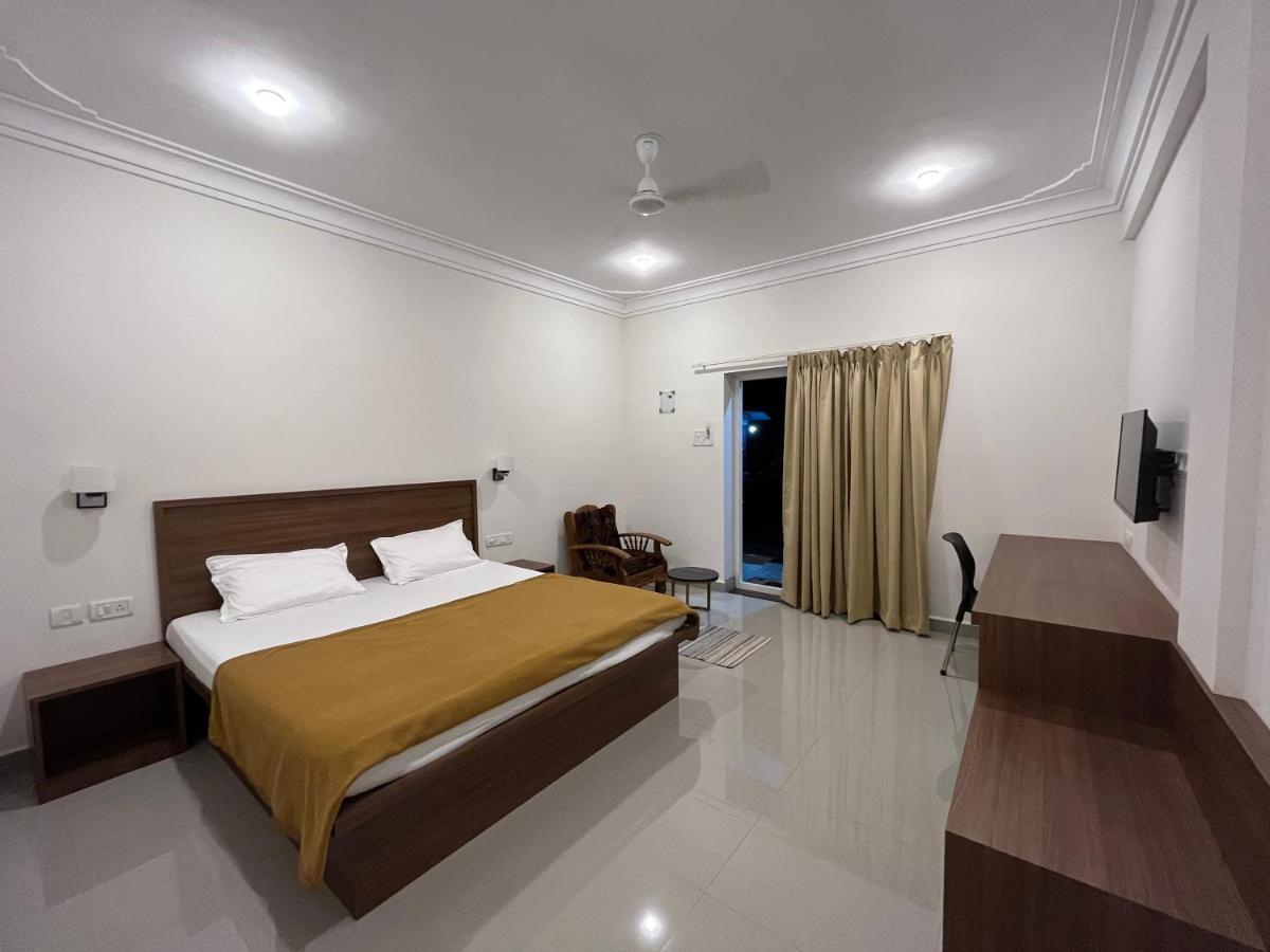 Morjim Sunset Hotel Exterior foto